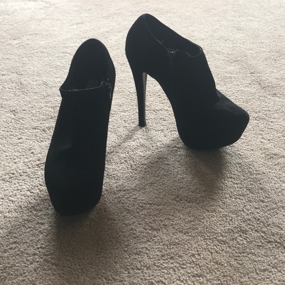 Heels - Picture 2 of 4